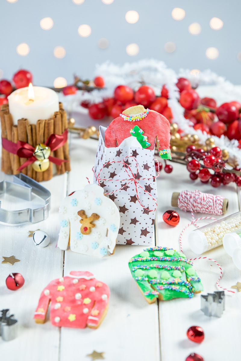 3 gifts from the kitchen: Ugly Christmas sweaters, raspberry chocolate pralines and winter jam