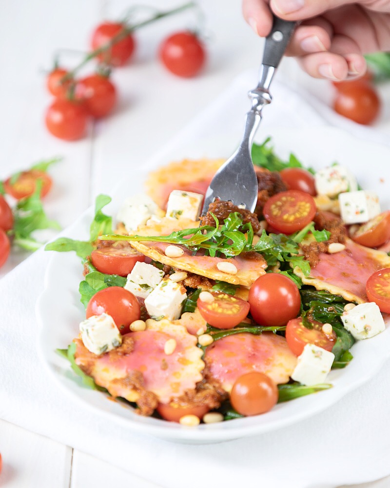 Mediterraner Rote-Bete-Ravioli-Salat: Perfekt für die Grillsaison