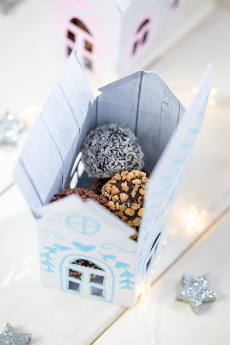 DIY Geschenk: Zimt-Trüffel in einer Weihnachtshäuschen-Verpackung