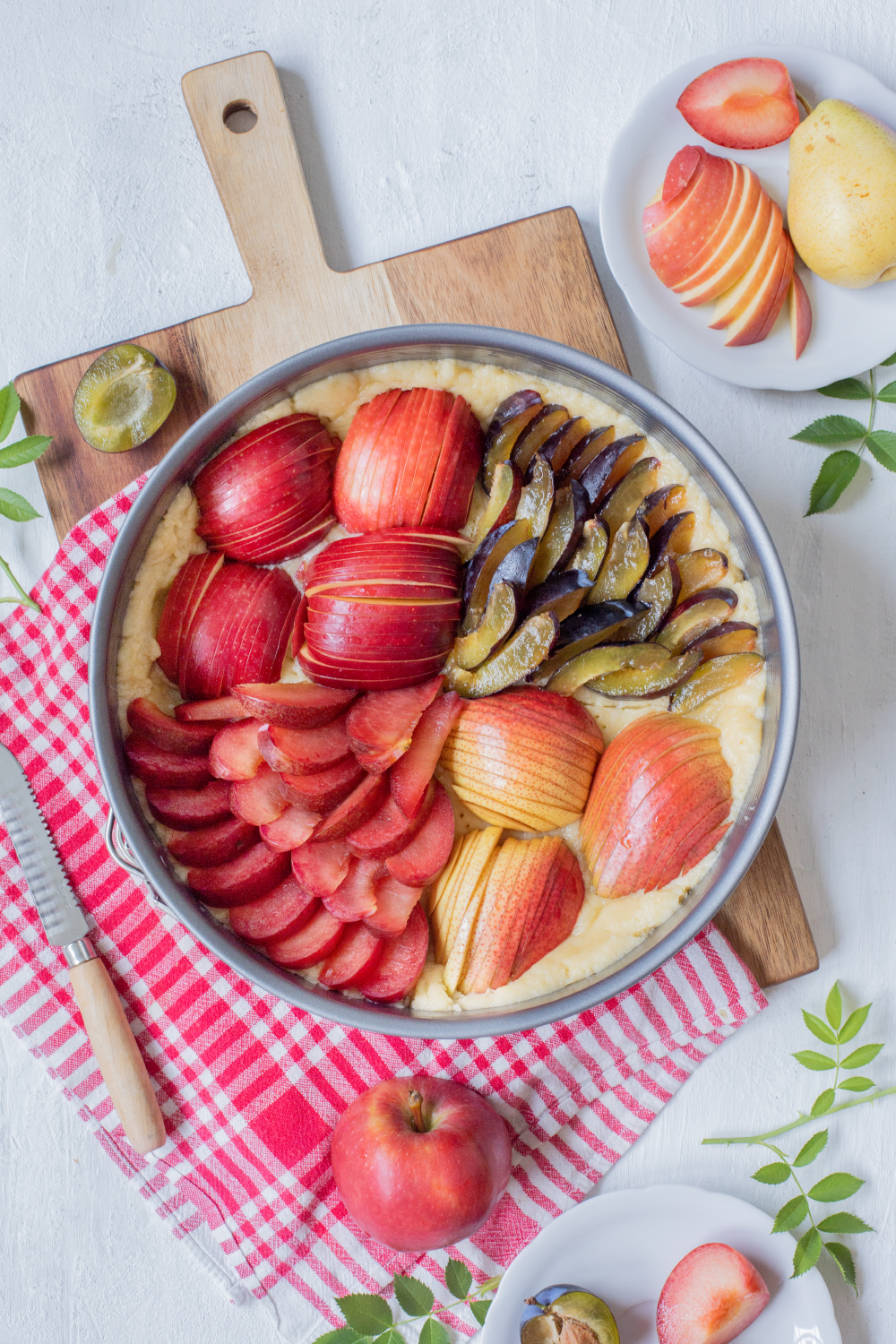 4 Früchte-Streuselkuchen mit Pflaumen, Zwetschgen, Äpfeln und Birnen