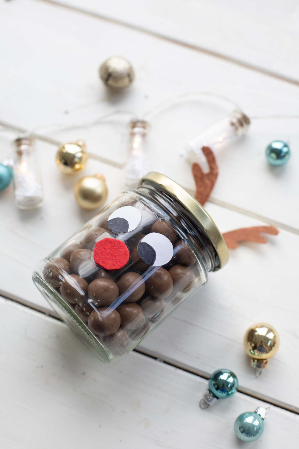 DIY Weihnachtsgeschenk: Süßigkeiten im Rudolph-Glas