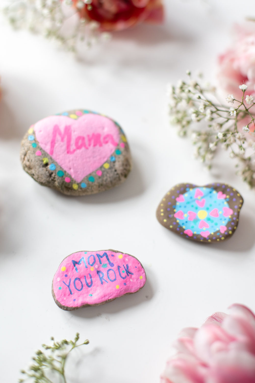 DIY Muttertagsgeschenk: Steine bemalen