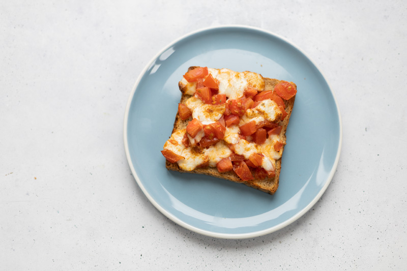 Idee für Günstig kochen: Tomate-Mozzarella-Toast