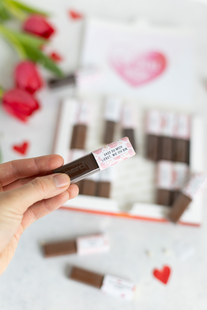 Merci Geschenk: Merci-Schokolade personalisieren mit Liebesbotschaften