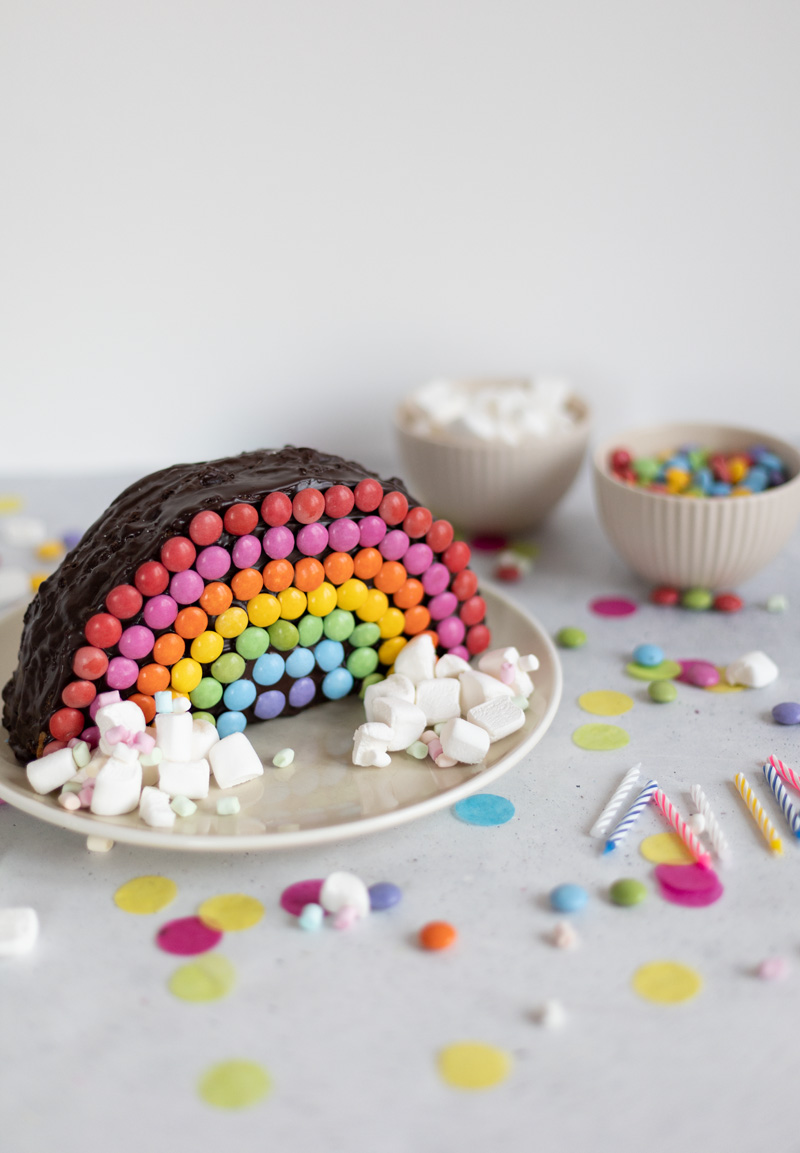 Regenbogen Kuchen Rezept - leckerer Geburtstagskuchen