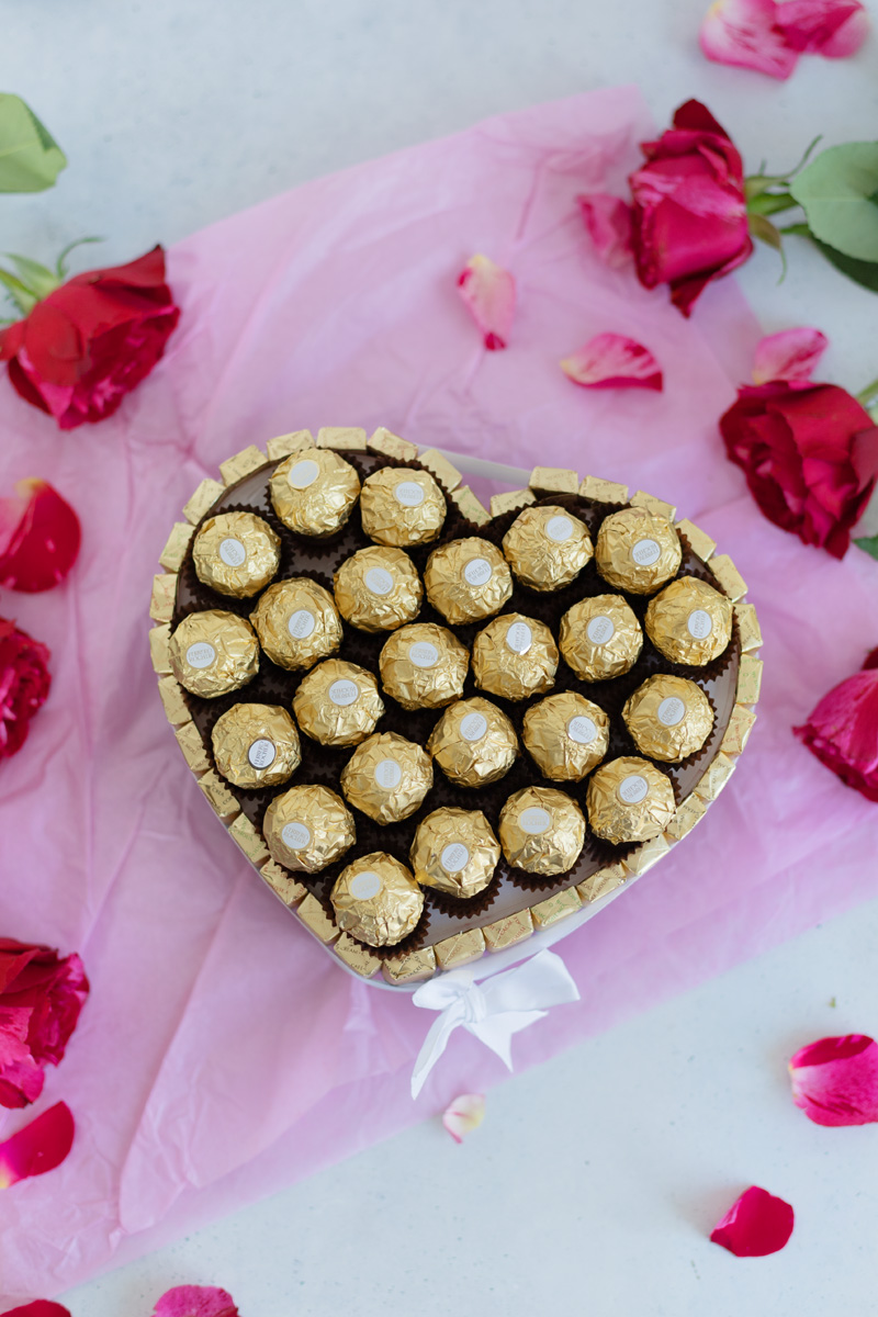 Herz-Geschenk: DIY Ferrero Rocher Herz basteln mit Merci