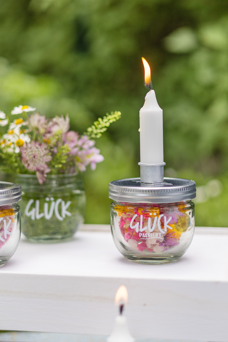 DIY Kerzenhalter mit Trockenblumen - Glück-Gläser Upcycling #DIYYearChallenge