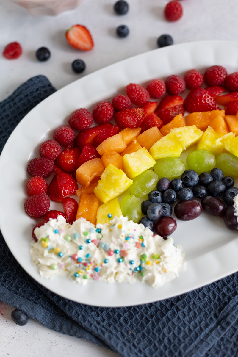 Regenbogen-Obst - leckere Idee für Kindergeburtstag Essen