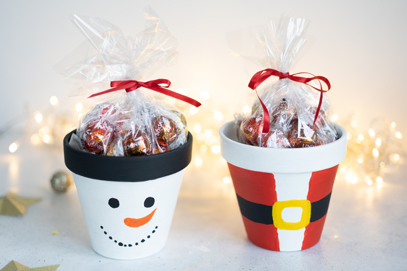 Kleines Weihnachtsgeschenk: Süßigkeiten im Weihnachtstopf