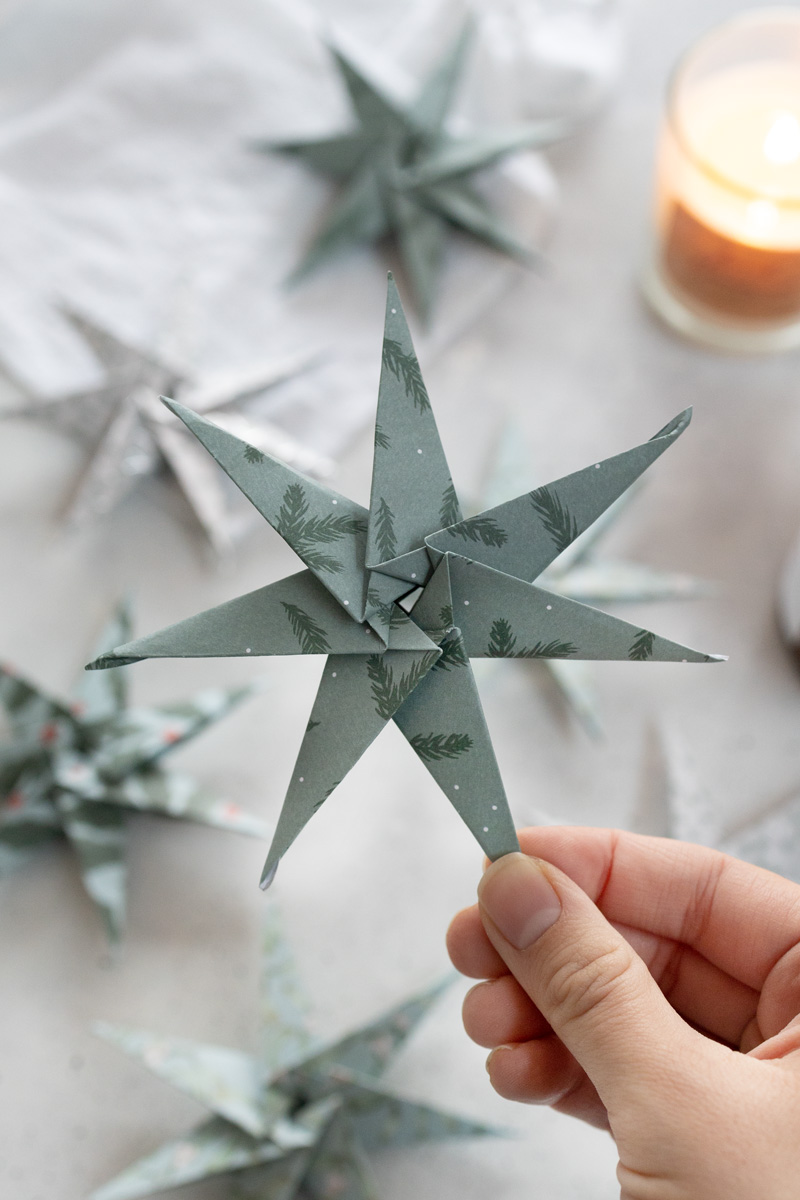 Origami Stern für Weihnachten falten - einfache Anleitung