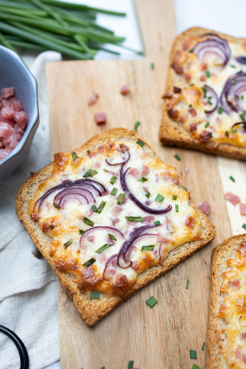 Flammkuchen Toast - simple and delicious party recipe