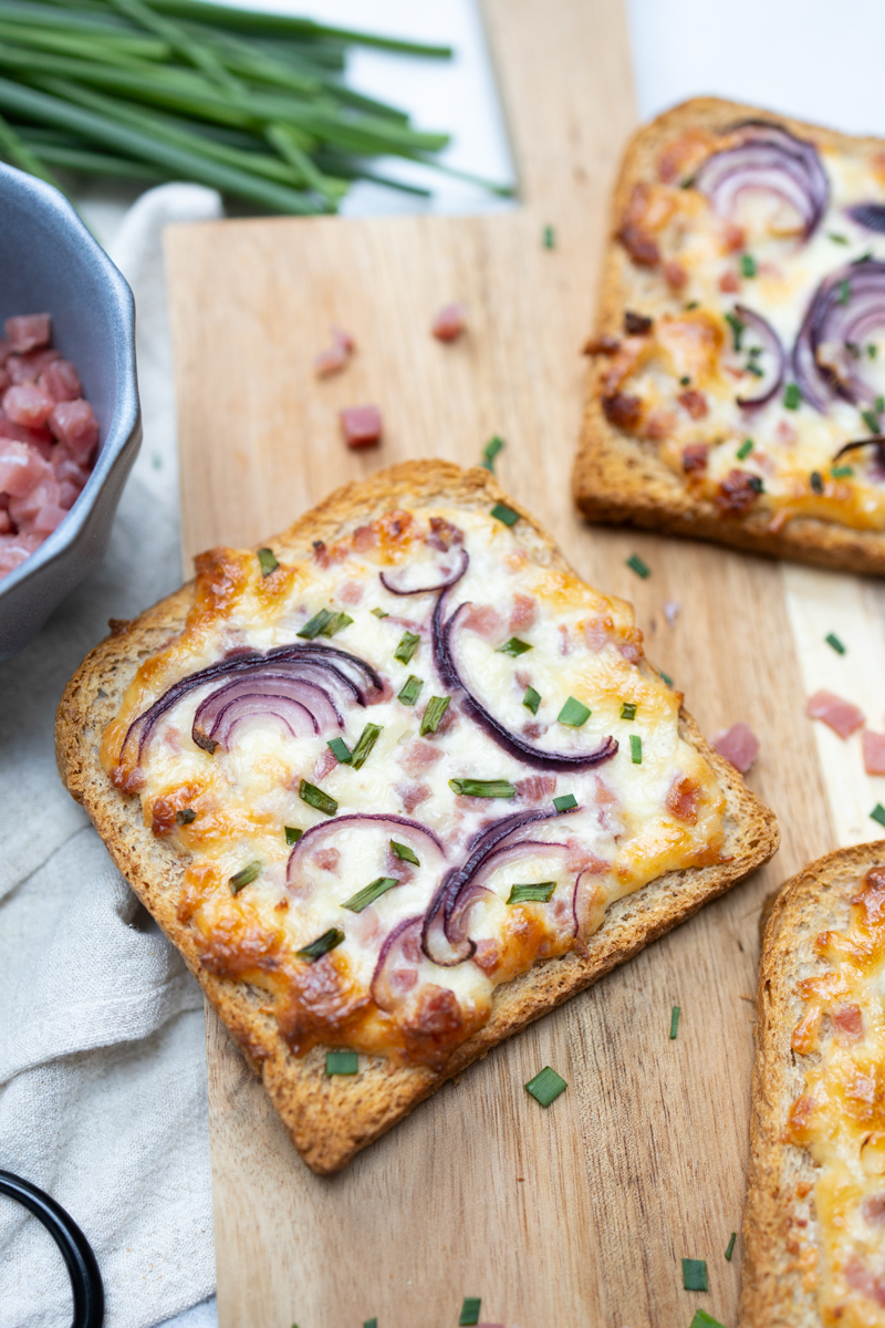 Flammkuchen Toast – simple and delicious party recipe