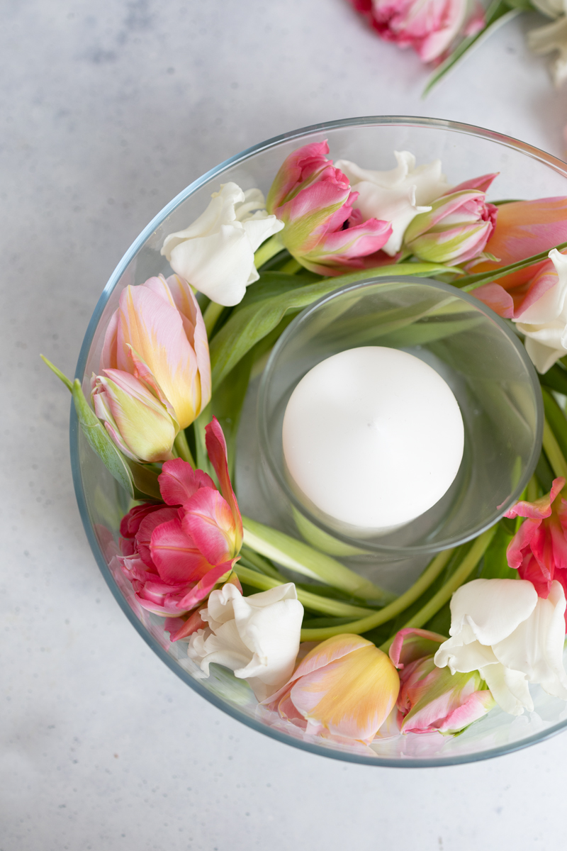 Tischdeko für den Frühling: Dekoschale mit Tulpen