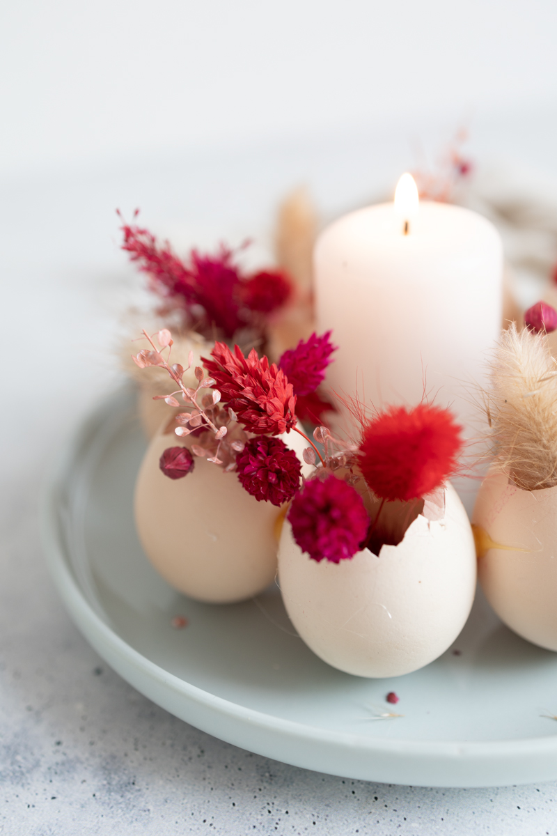 DIY Osterdeko: Eierkranz mit Trockenblumen basteln