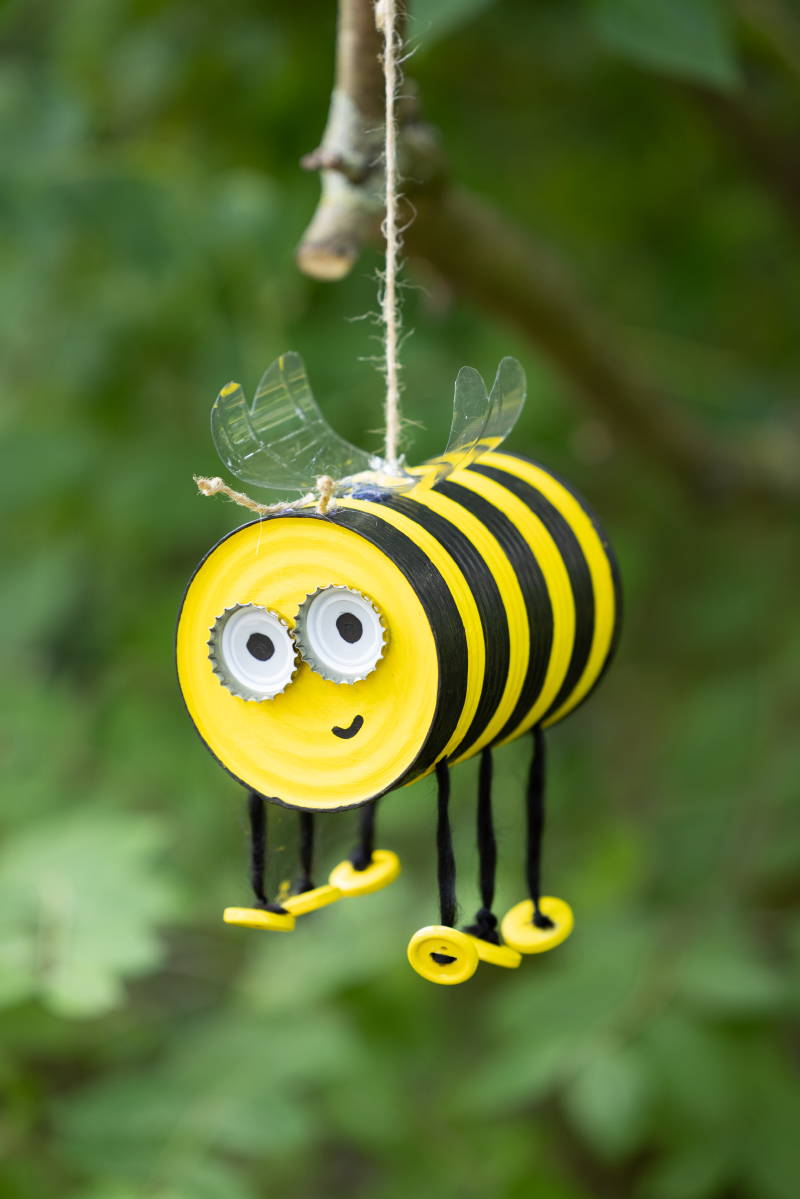 DIY Insektenhotel im Bienen-Look