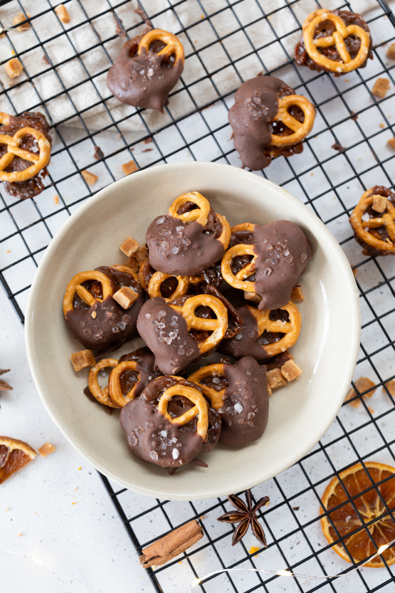 Salted caramel pretzels