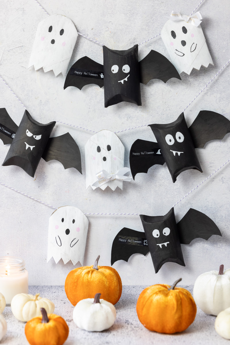 Crafts for Halloween with toilet paper rolls: DIY ghosts and bats #DIYYearChallenge