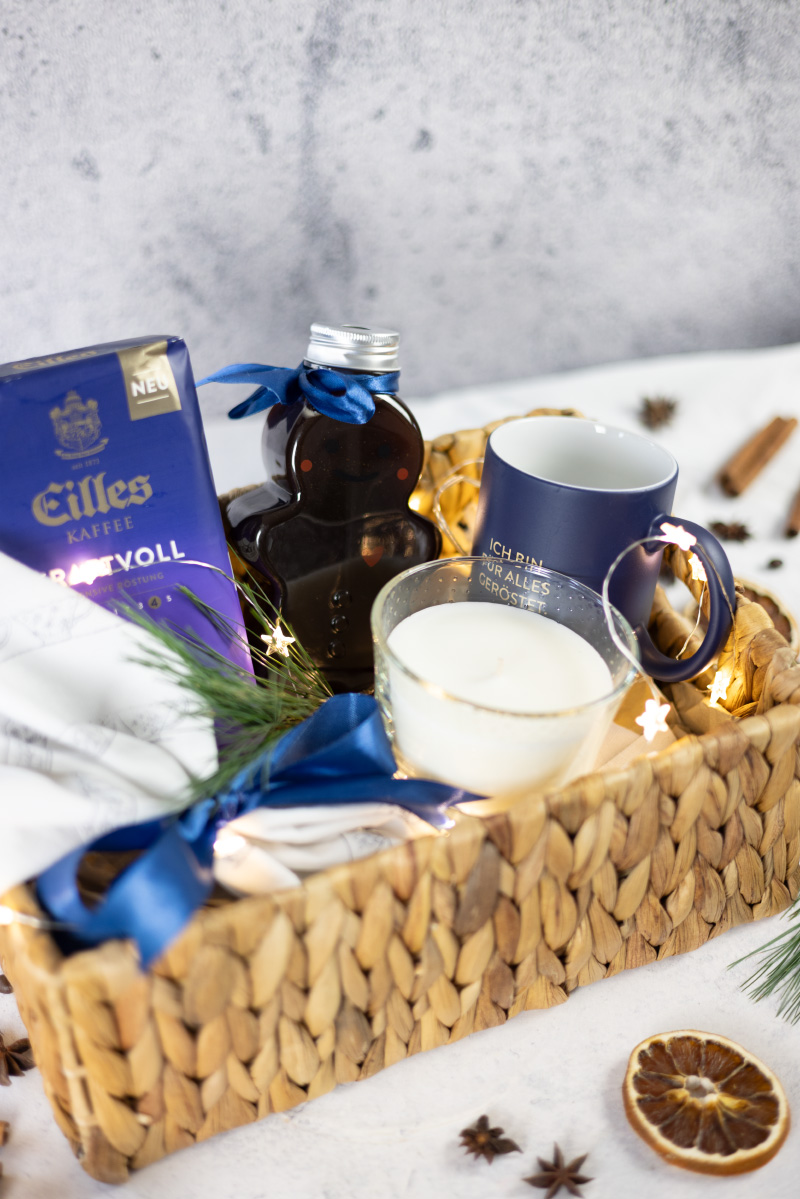 Make your own Christmas gift basket with coffee syrup and stamped kitchen towels