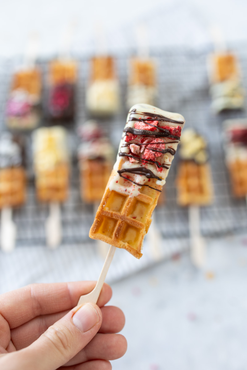 Simply make waffles on the stem / waffle of Lollies yourself