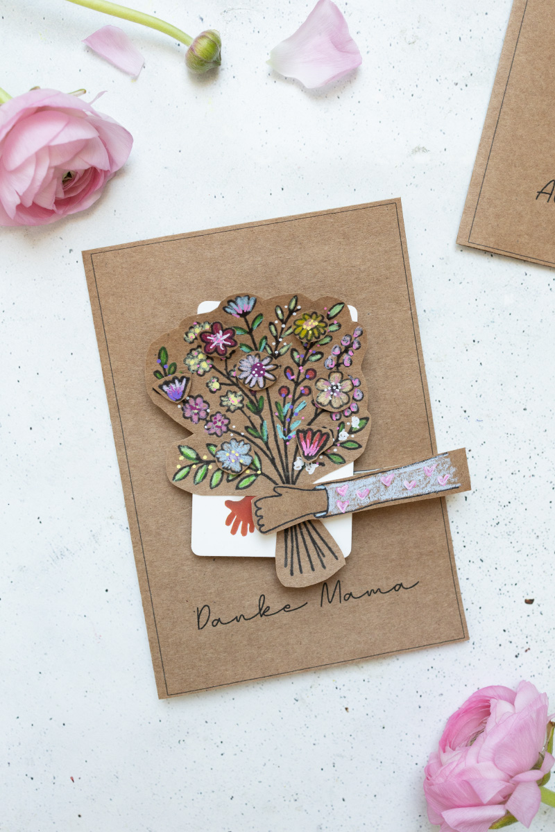 Muttertagskarte selber basteln mit kleinem Blumenstrauß
