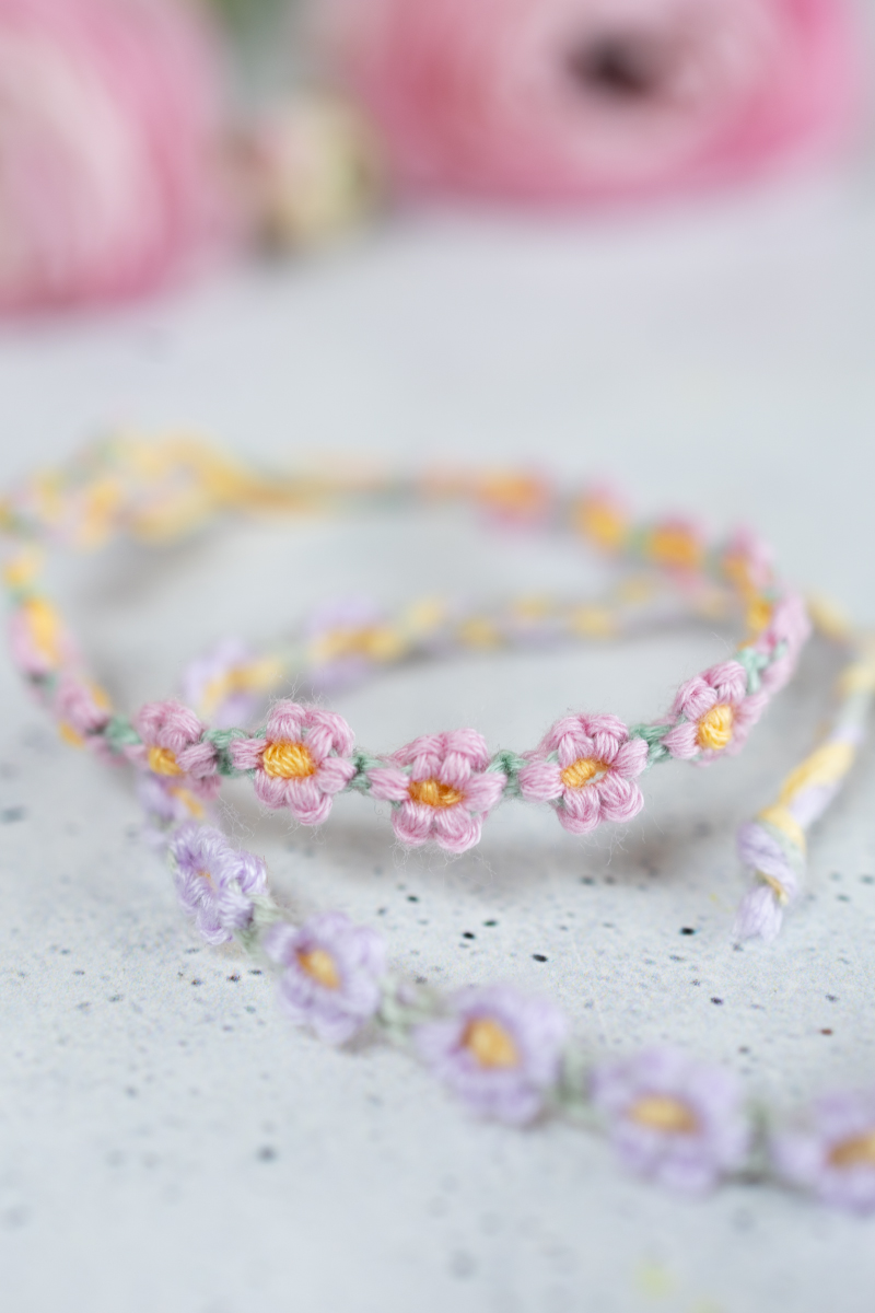Blumenarmband als Freundschaftband knüpfen