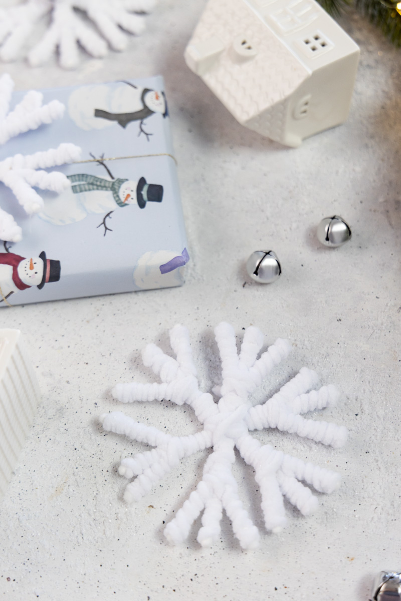 DIY Schneeflocken-Anhänger basteln