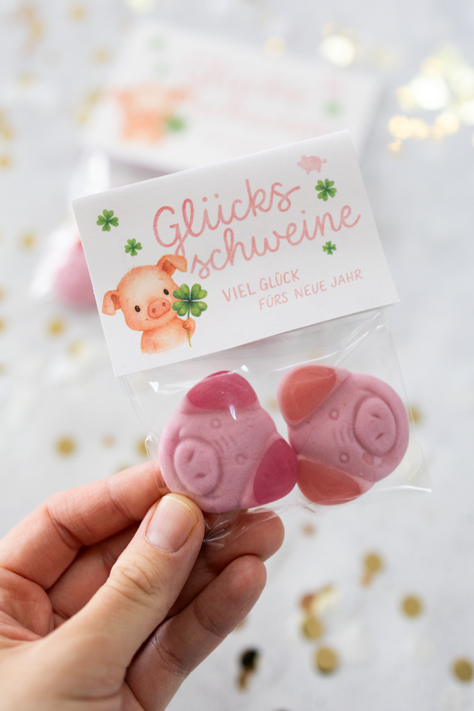 Glücksschweine zu Silvester verschenken – Mit Etikett zum Ausdrucken