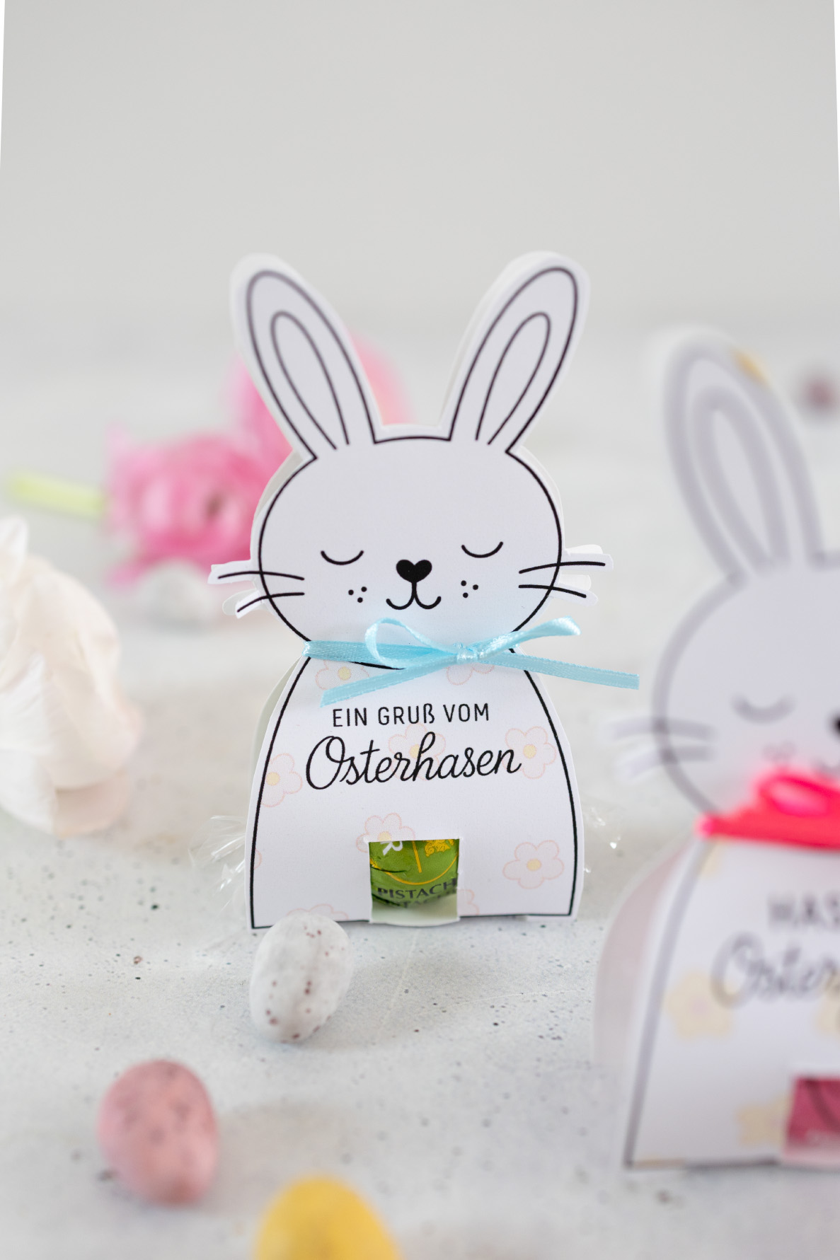 DIY Oster Gastgeschenk: Osterhasen für Pralinen einfach selber basteln