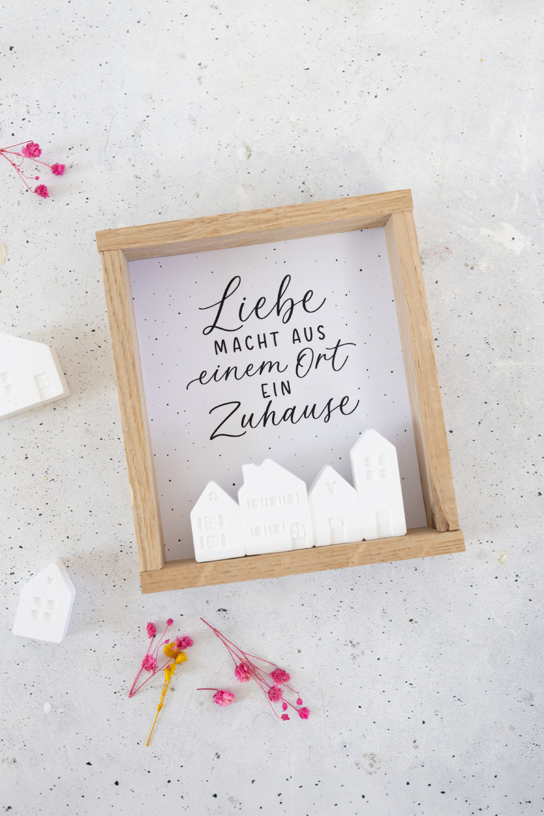 Klötzchen-Deko mit Häuschen: Eine persönliche Geschenkidee für Zuhause