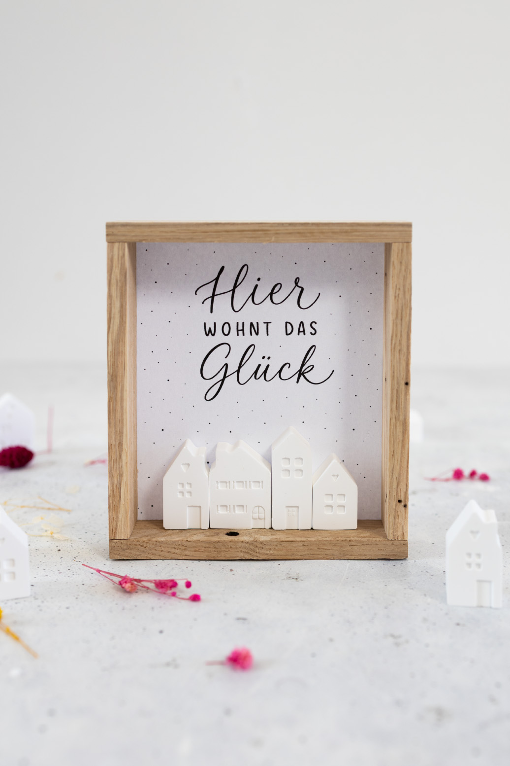 Klötzchen-Deko mit Häuschen: Eine persönliche Geschenkidee für Zuhause