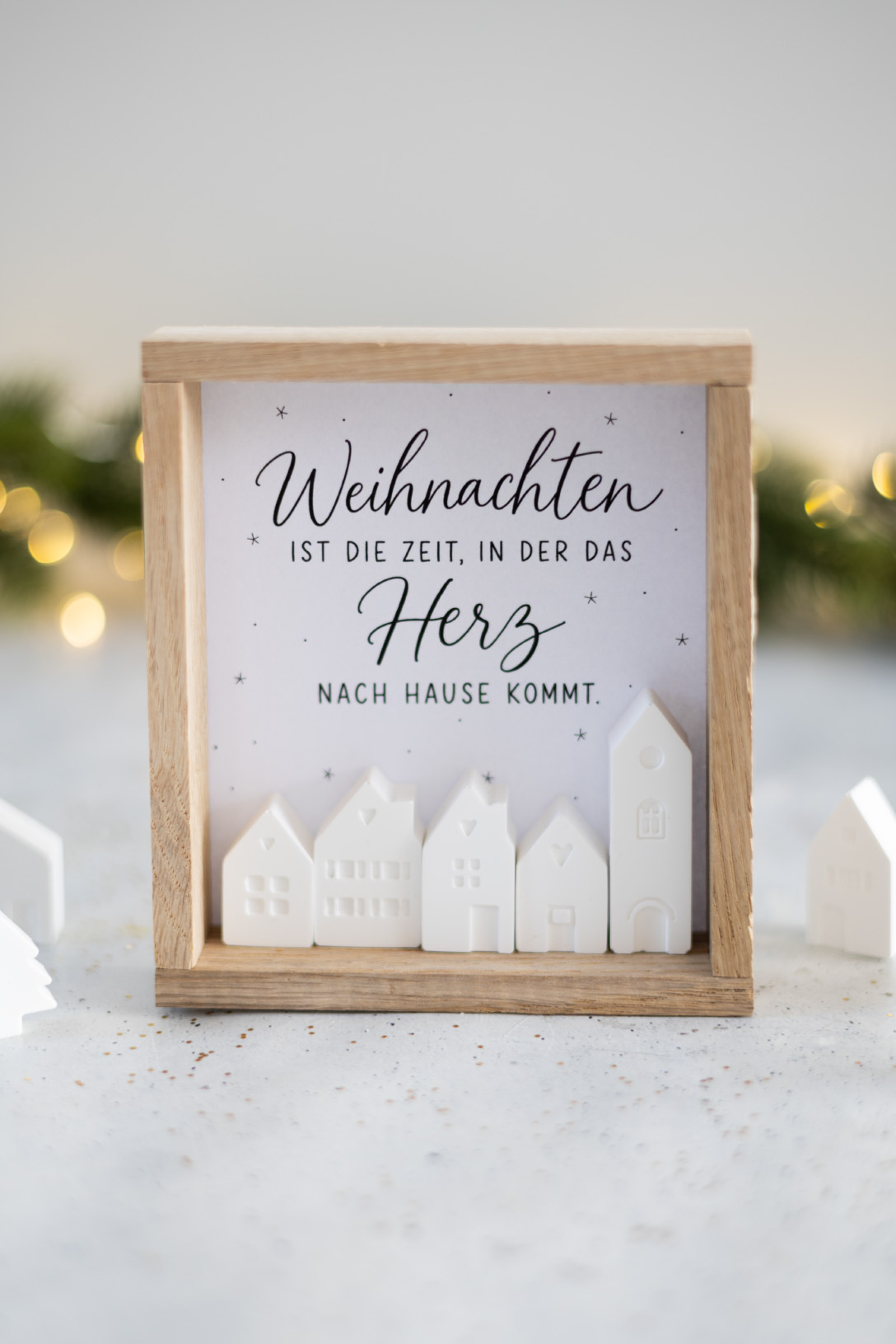Klötzchen-Deko mit Häuschen: Geschenkidee für Weihnachten