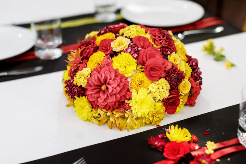 Blumen-Tischdeko