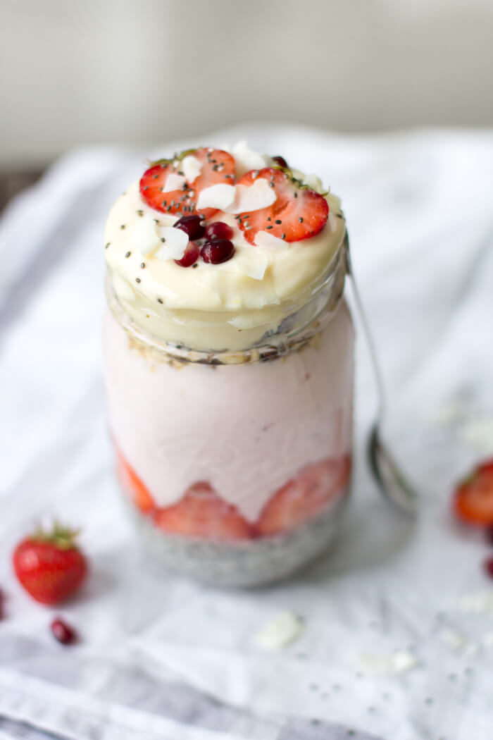 Frühstück im Glas: Chiapudding Erdbeer-Joghurt