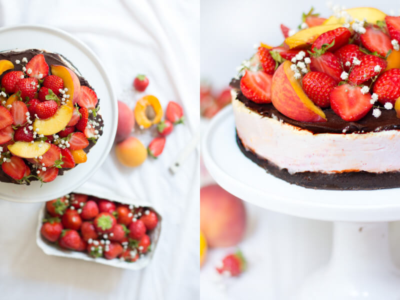Joghurt-Eistorte mit Erdbeeren, Pfirsich und Aprikosen