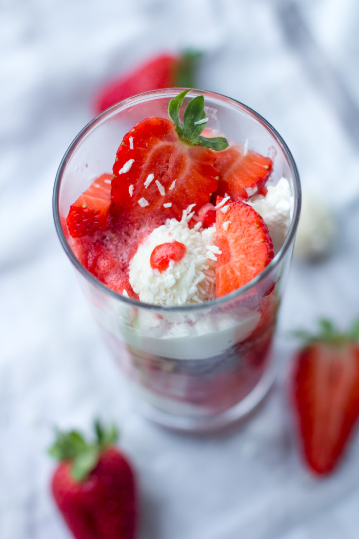 Raffaello-Dessert mit Erdbeeren - so schmeckt der Sommer