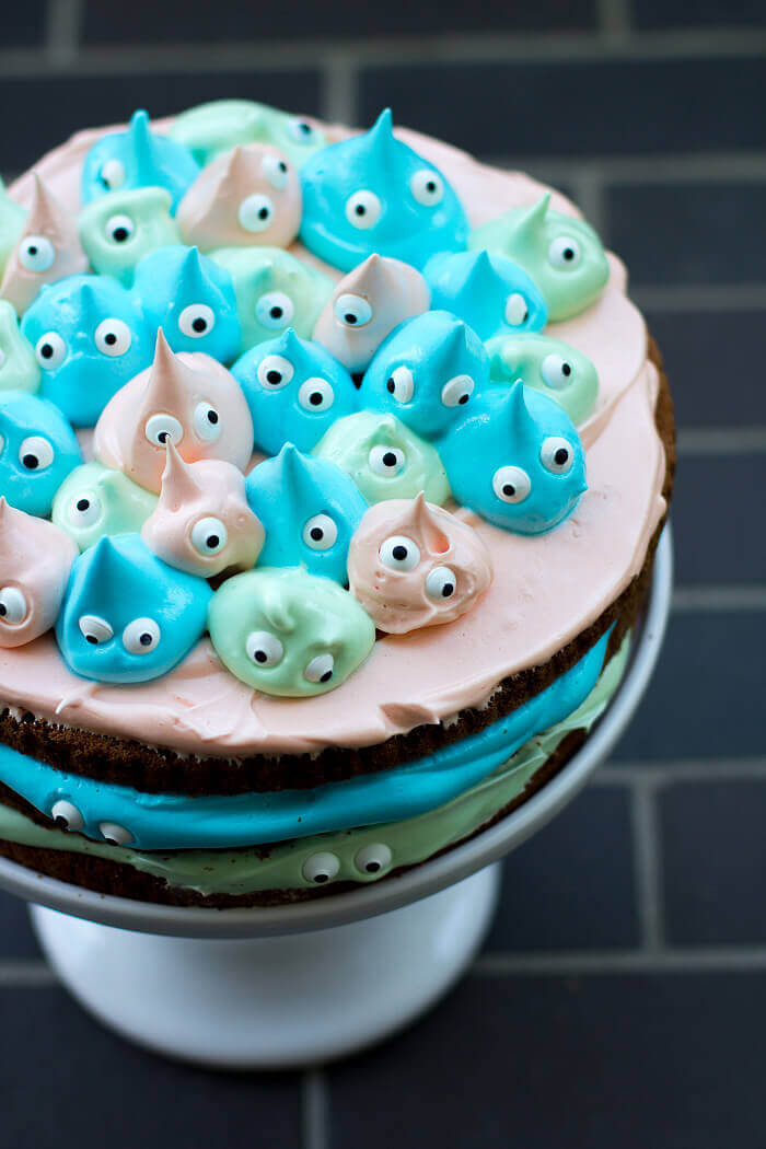 kleine Monster Torte mit Marshmallow Frosting