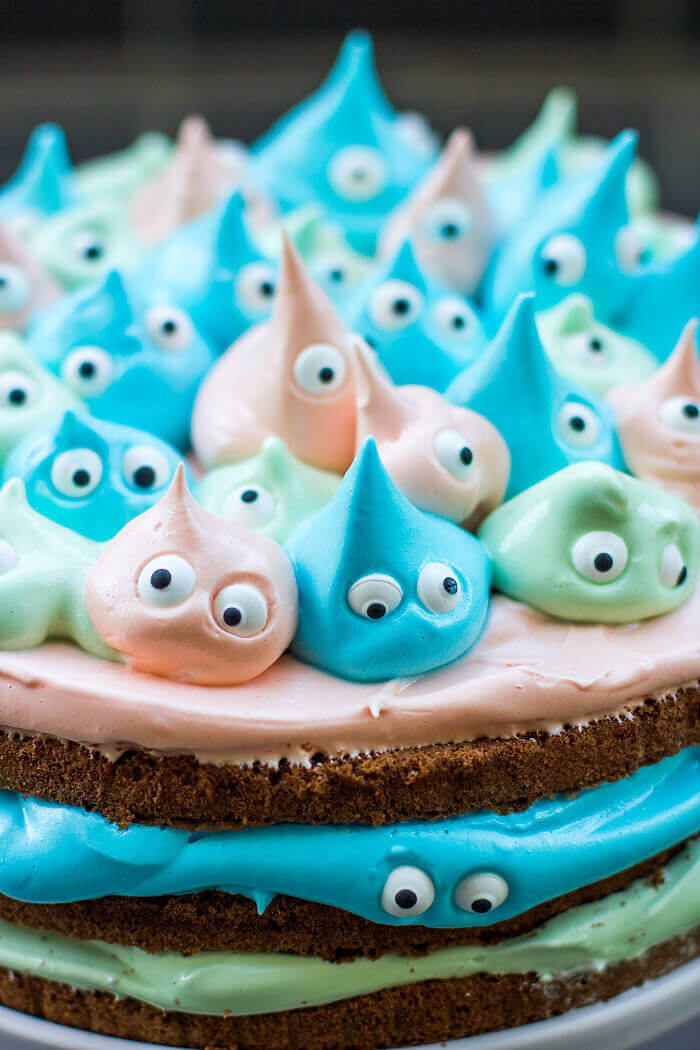 kleine Monster Torte mit Marshmallow Frosting