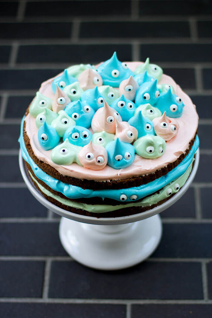 kleine Monster Torte mit Marshmallow Frosting