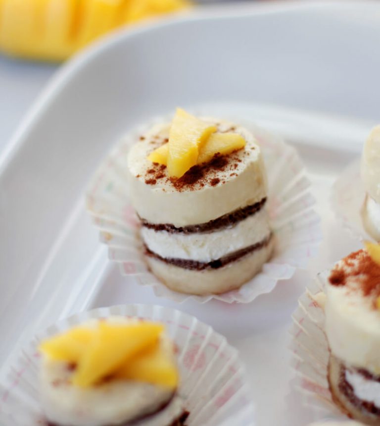 Ein letzter Sommergruß für dieses graue Wetter: Mango-Törtchen mit ... Ein letzter Sommergruß für dieses graue Wetter: Mango-Törtchen mit ...