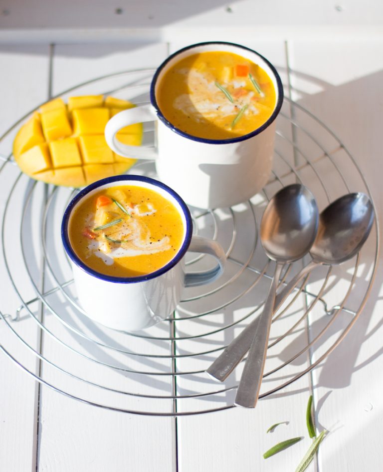Karottensuppe mit Mango und Kokosmilch - TRYTRYTRY
