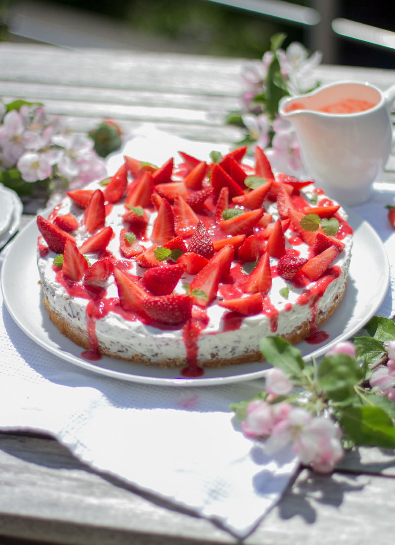 Erdbeer Stracciatella Torte: Einfacher Erdbeerkuchen ohne Backen