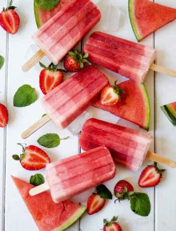 Erdbeer-Melonen-Eis am Stiel