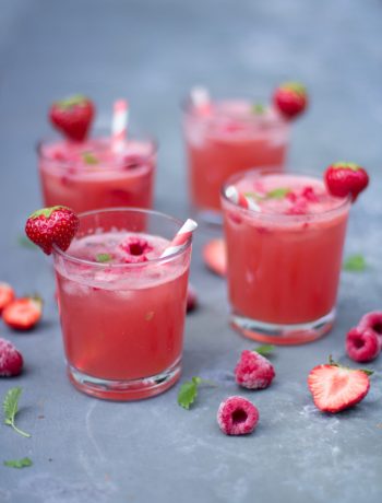 Alkoholfreier Wassermelonen-Beeren-Cocktail