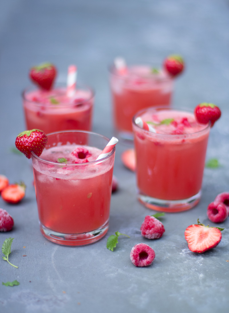 Alkoholfreier Wassermelonen-Beeren-Cocktail ohne Zucker!