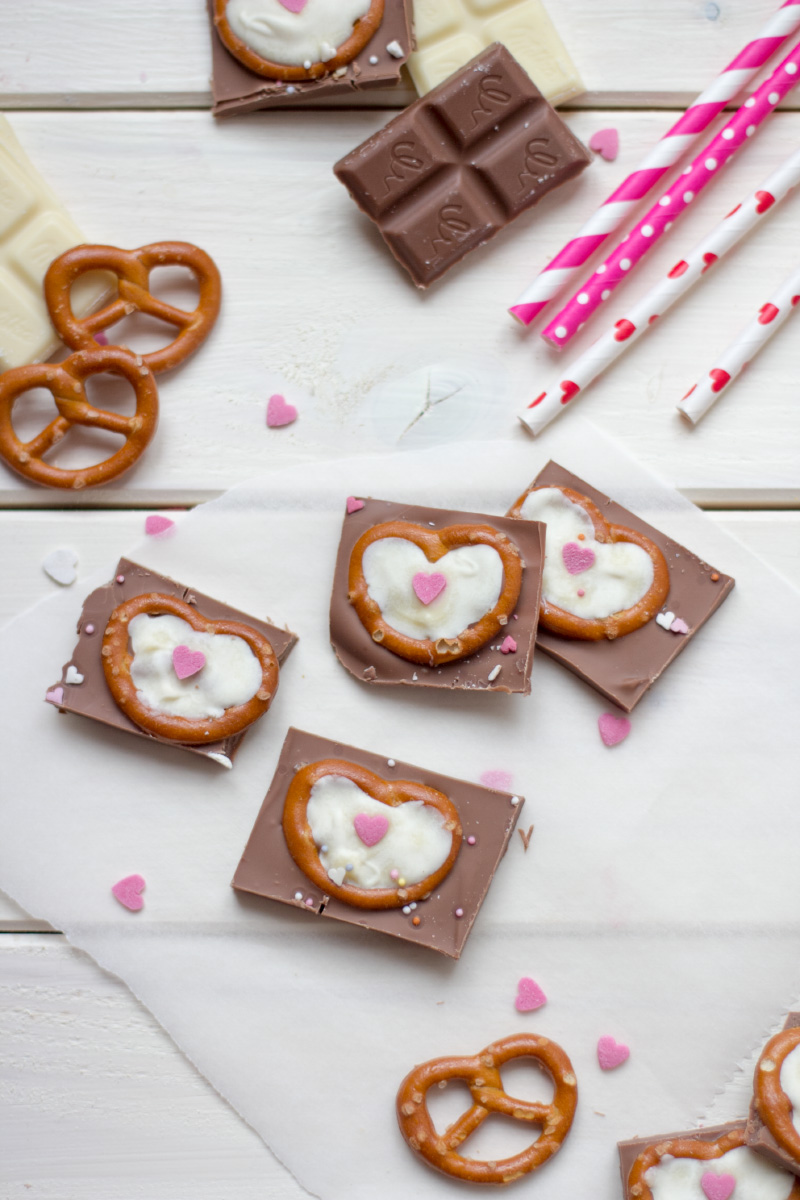 Make your own heart chocolate and give it as a gift
