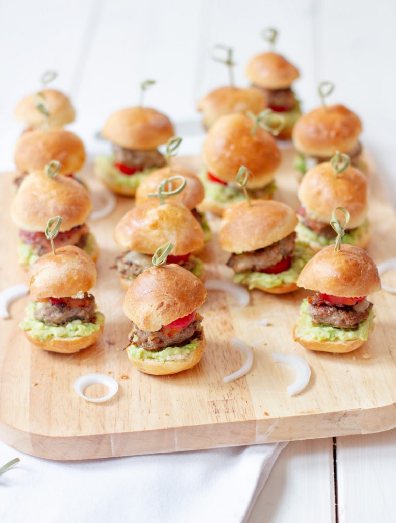 Der Perfekte Partysnack: Bacon-Avocado-Miniburger - TRYTRYTRY