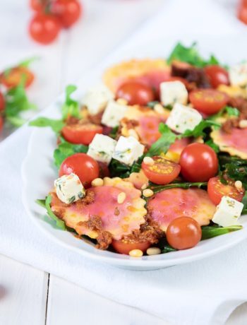 Mediterraner Rote-Bete-Raviolo-Salat: Perfekt für die Grillsaison