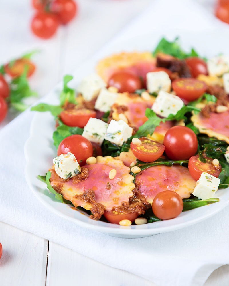 Mediterraner Rote-Bete-Raviolo-Salat: Perfekt für die Grillsaison