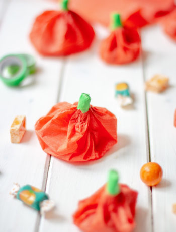 Für Halloween: Kürbis-Süßigkeitenpäckchen