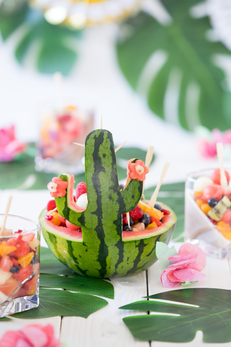 Kaktusschale aus einer Wassermelone für den Kindergeburtstag